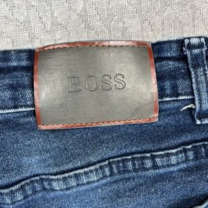 Hugo boss Men's (32x28) slim tapered leg denim blue jeans, classic pants‎